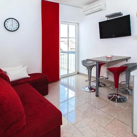 Mara, Apartment