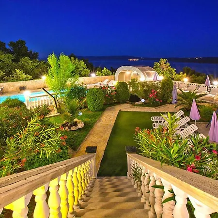 Mara, Crikvenica